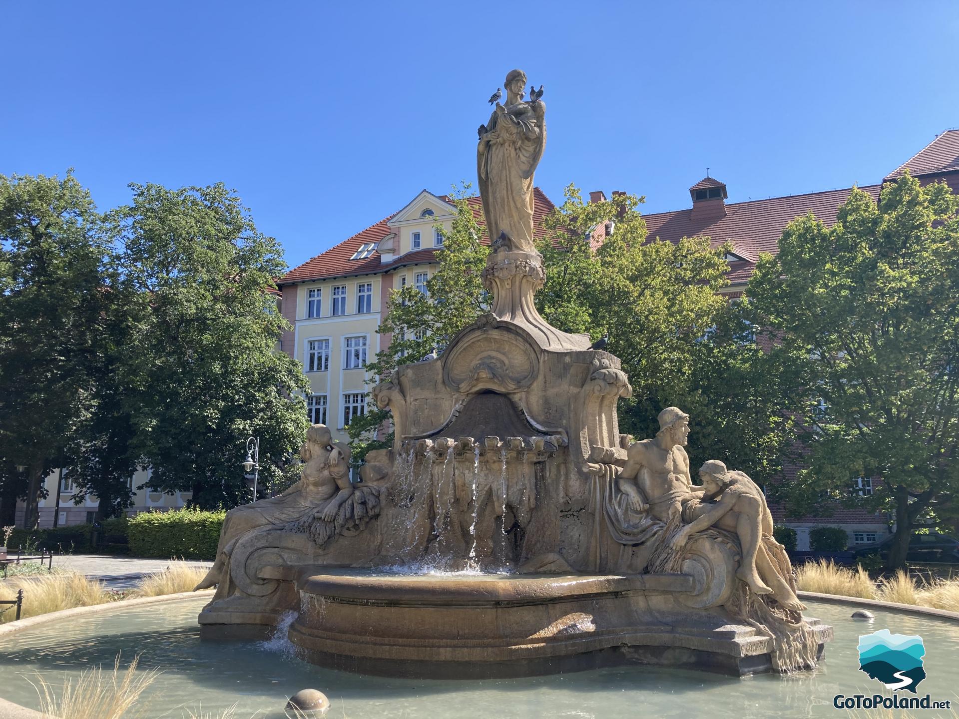 a fountain at the top of which there is a statue of Ceres, the goddess of harvest, and at her feet you can see several figures that are allegories of Opole industry, fishing and agriculture