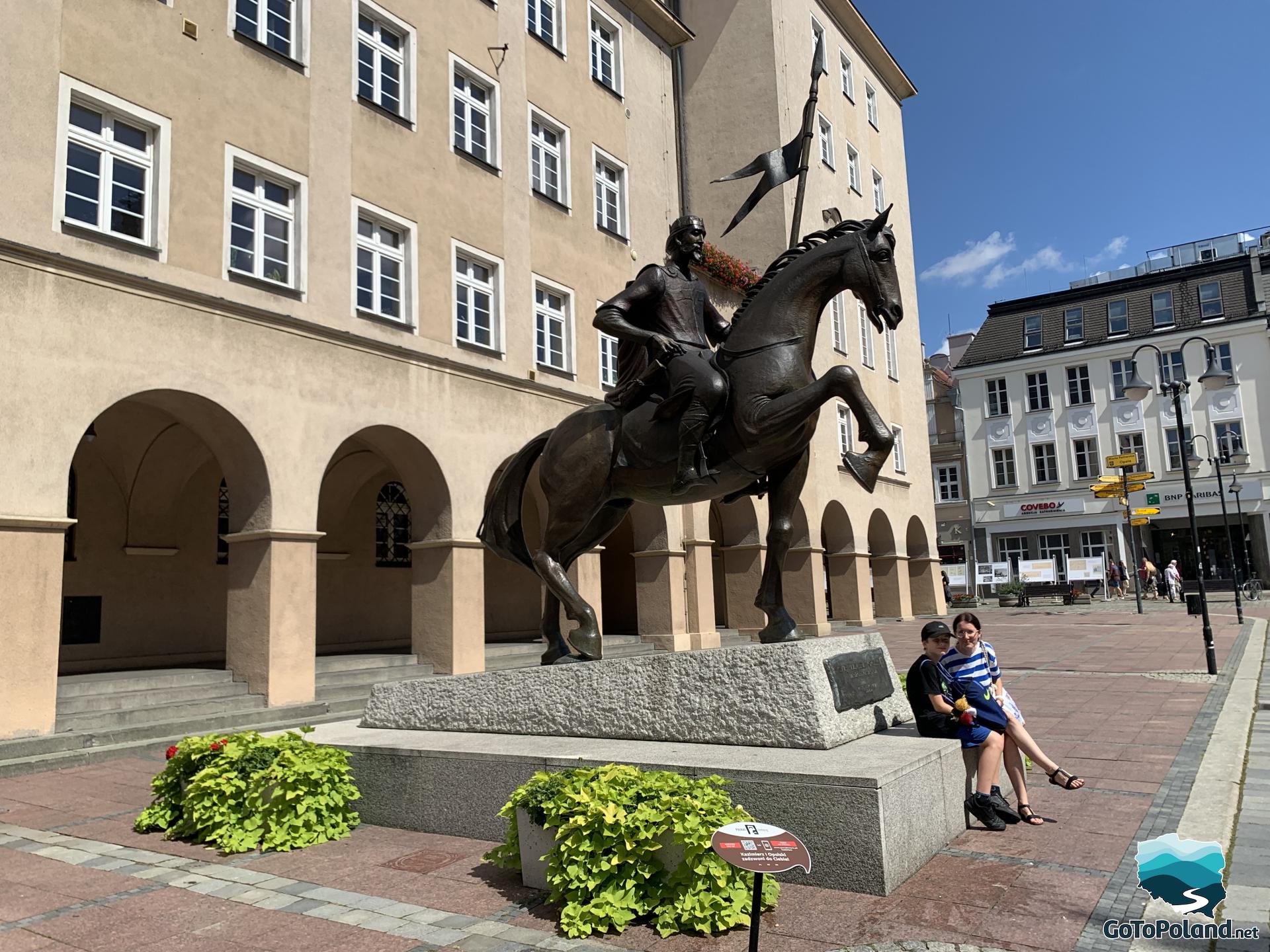 on the main square there is a sculpture of a prince on horseback, behind it the town hall building