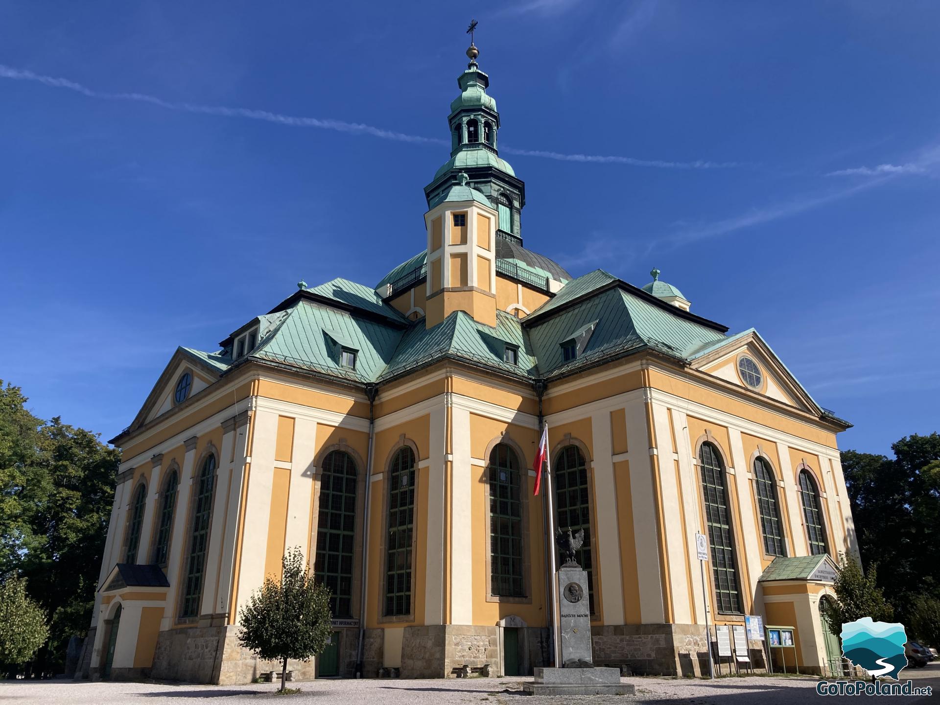 a church with yellow walls seeing from the street