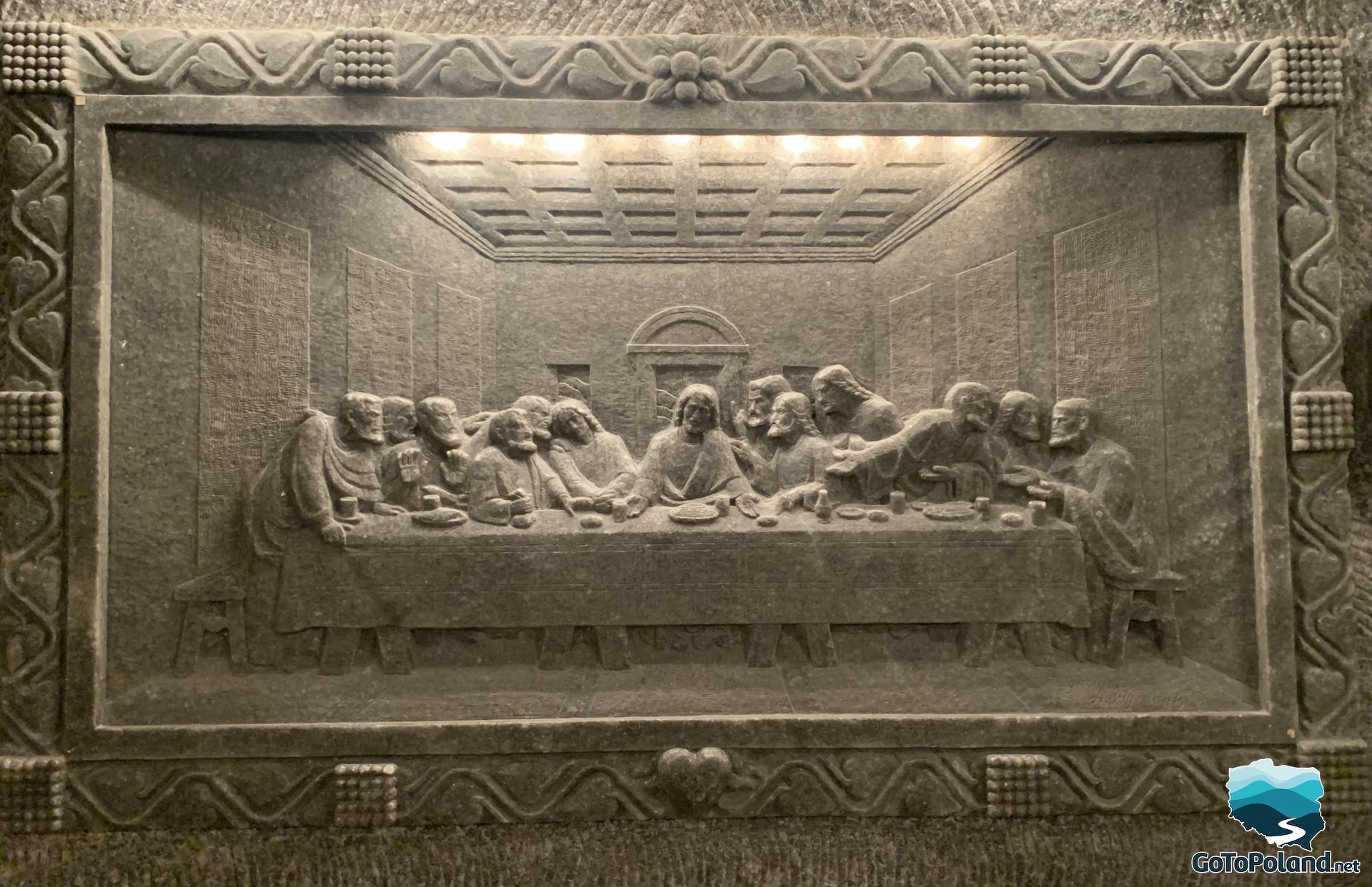 salty sculpture presenting the last supper by da Vinci