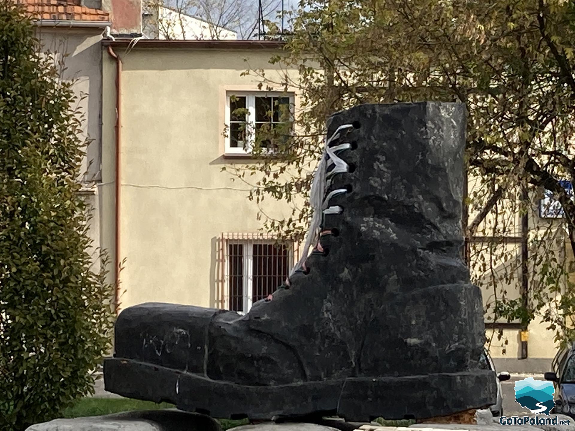 a monument of big boot