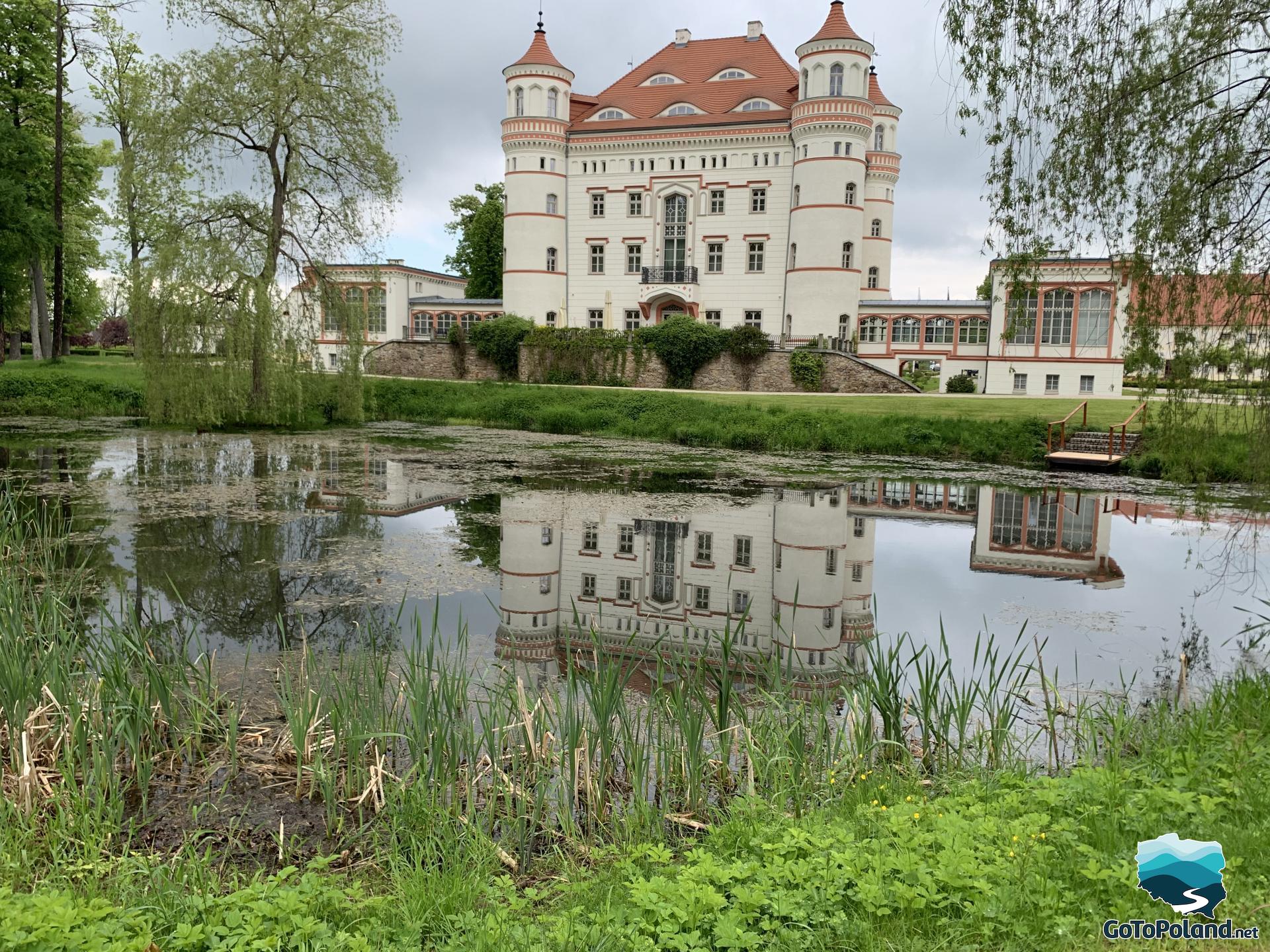 A large pond and a palace whose reflection is on the surface of the pond